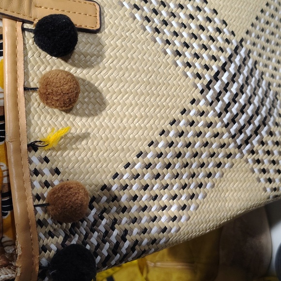 Vera Bradley Tan and Black Checkered Tote - Picture 17 of 17